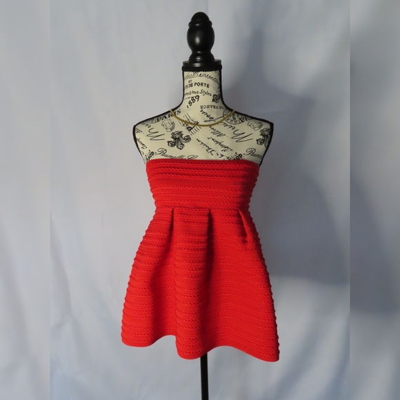 Red Flared H&M Skirt 🔥 - Picture 2 of 4